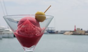 El sorbet de vermut mediterrani, la nova creació del mestre gelader cambrilenc Antonio Sirvent 