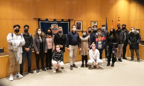 Alumnat de l'Escola d'Adults visita les dependències de l'Ajuntament dins del programa «Descobreix Cambrils»