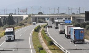 Els camions no podran circular a l'AP-7 durant el retorn de tres caps de setmana llargs 