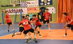 Treballada victòria del CH Cambrils a la pista del Vendrell que el consolida com a líder en solitari