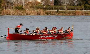 Cinc equips del Club Rem Cambrils prenen part a la tercera regata de la Lliga Catalana de Llaüt Mediterrani, a Sant Jaume d'Enveja