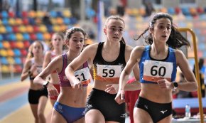L'equip femení del Club Atletisme Cambrils, entre els millors de Catalunya al campionat de clubs de pista coberta s-16