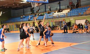 Nou triomf de l'equip sènior femení del CB Cambrils que el manté en el segon lloc de la classificació