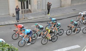 Restriccions de circulació i d'aparcament, aquest cap de setmana, per l'arribada de la Volta Ciclista a Catalunya i la Scott Marathon