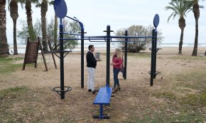 S'instal·len els tres nous parcs de cal·listènia a tres punts del litoral