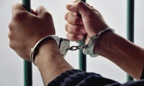 Detingut un home de 44 anys per agredir a la seva parella en presència de la seva filla