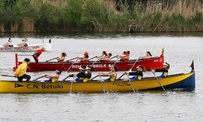 Cinc tripulacions del Club Rem Cambrils competeixen a la regata de la Lliga Catalana de Llagut, a Sant Jaume d'Enveja