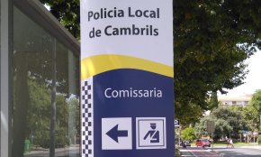 Un home es presenta a la comissaria de la Policia Local a posar una denúncia i acaba detingut