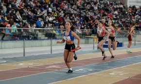 Els equips femenins de relleus del Club Atletisme Cambrils, classificats per a la jornada final del campionat de Catalunya