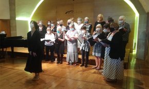 El cor de veus femenines Sally's Army ofereix un concert amb cançons tradicionals del món anglosaxó