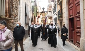Els carrers del Barri Antic tornen a acollir el pas del viacrucis