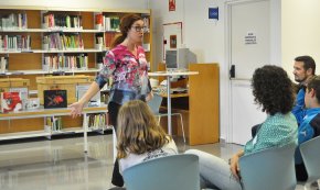 La Biblioteca es converteix en un «Laboratori d'elixirs emocionals» en la seva revetlla de Sant Jordi