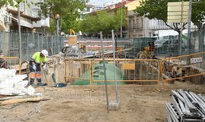 S'instal·la el dipòsit separador que eliminarà els residus nocius de l'aigua de pluja a la rambla de Jaume I
