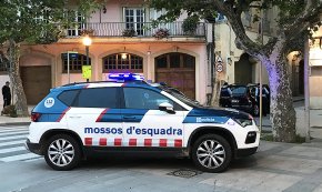 Abandonen el vehicle en el que circulaven, al carrer de l'Hospital, després d'una persecució policial