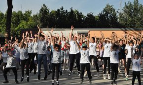 El parc del Pinaret es torna a omplir de ballarins i ballarines en el Dia Internacional de la Dansa (CONTÉ GALERIA FOTOGRÀFICA)