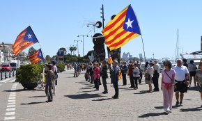 Les Àvies i Avis mantenen el pols reivindicatiu, un diumenge més, al port de Cambrils