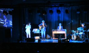 La música i l'esperit de Lou Bennet es fan presents al concert de The Prototype Organ Jazz Trio