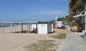 Comença el muntatge dels nous xiringuitos a les platges