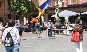 Nova concentració setmanal de les Àvies i Avis, aquest cop amb «dutxa» prèvia