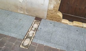 Queixes per l'estat i la falta de manteniment d'algunes plaques identificatives dels llocs d'interès