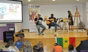 Es presenta el conte solidari «El petit Toubab viatja al país de la Teranga»