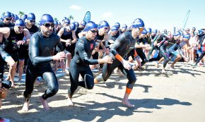 Laura Bota i Luis Miguel Carrasco en olímpic i Eva González i Aaron Pagès en sprint, guanyadors del Triatló de Cambrils (Conté galeria fotogràfica)