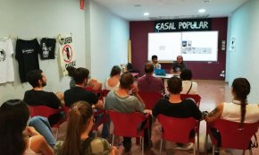 Aturem BCN-World rebutja la dependència total del territori al sector turístic