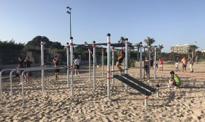 L'Hospitalet de l'Infant estrena un parc de cal·listènia a la platja de l'Arenal