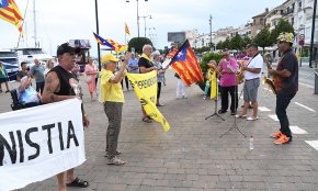 Concentració de les Àvies i Avis al Port marcada per la clara provocació d'un vianant