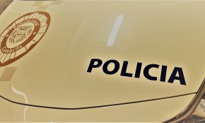 Un dispositiu policial aixeca diverses actes per infraccions en set establiments d'estètica i de restauració 