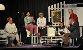 L'Ajuntament lliura la recaptació de la venda d'entrades del teatre de la Fira a Càritas