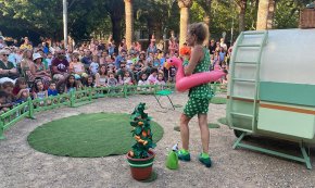 Les peripècies de Madame Roulotte apleguen un nombrós públic familiar al parc del Pescador