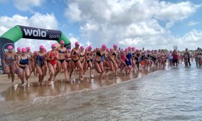 El Cambrils Club Natació recupera la celebració de la Milla Marina amb uns 300 nedadors participants