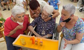 L’Ajuntament felicita a María González Monza pel seu centenari