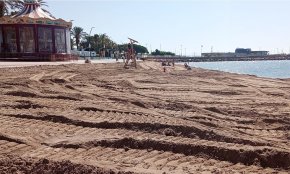 Queixes pel retard en els treballs d'aportació de sorra a les platges cambrilenques