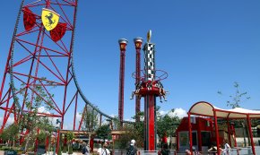 Quatre mesos de presó i una multa per als dos joves que es van colar a PortAventura i van escalar una atracció