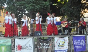 Els veïns del barri de Nou Cambrils viuen el seu cap de setmana de festes