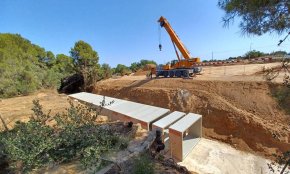 La construcció del pont de l'avinguda de l'Esport avança amb la canalització del barranc
