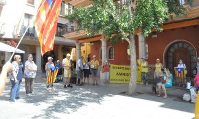 Les Àvies i Avis per la Independència mantenen les concentracions setmanals a la plaça de la Vila, però aturen les del Port