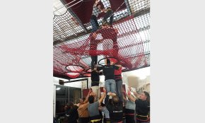 Els Xiquets de Cambrils instal·len una xarxa al seu local per assajar els castells amb una major seguretat