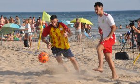 La selecció catalana de futbol platja acaba el campionat d'Espanya en setena posició amb un doblet de Jordi Velardiez en l'últim partit