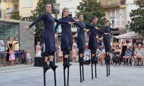 La plaça del Pòsit acull l'espectacle de dansa sobre xanques «Mulïer» de la companyia Maduixa