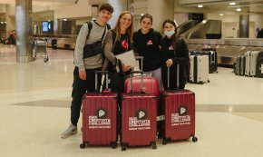 Tres estudiants, acompanyats de la professora cambrilenca Anna Margalef, participen en un «road trip» pels Estats Units per desenvolupar el seu innovador projecte