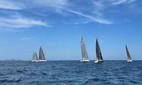 El bon vent acompanya la 20a edició de la regata de creuers Vent de Dalt organitzada pel Club Nàutic Cambrils