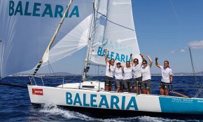 Miriam Oliva, Alberto Guillén i Món Cañellas, regatistes del Club Nàutic Cambrils, fan pòdium a la 40a Copa del Rei Mapfre