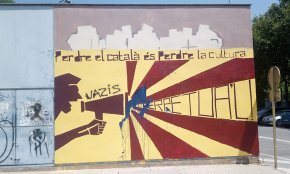 Embruten el mural de l'Agrupament Escolta i Guia Gent de Mar en defensa del català