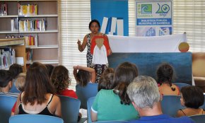 Els infants descobreixen la llegenda de la pirata Lluna Roja en una nova Hora del conte a la Biblioteca