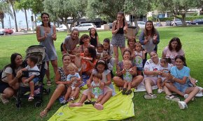 L'Espai Familiar Saltirons celebra la cloenda del Casalet d'Estiu a la platja de la Llosa