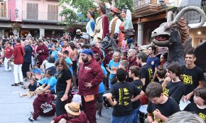 El potencial festiu cambrilenc s'exhibeix a la ballada de lluïment de la diada de la Festa Major (CONTÉ GALERIA FOTOGRÀFICA)