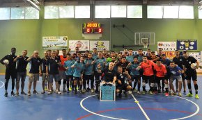 El Palau Municipal d'Esports s'omple en el partit solidari de futbol sala contra l'ELA (CONTÉ GALERIA FOTOGRÀFICA)